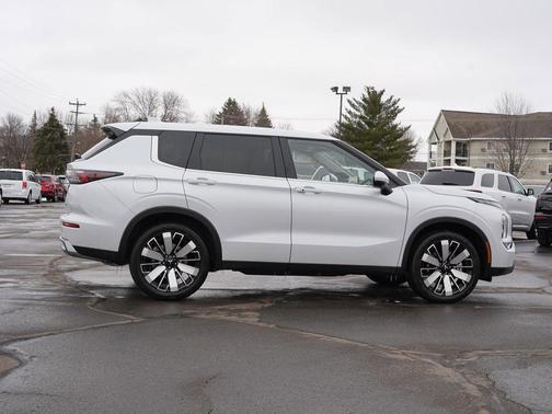 2026 Mitsubishi Outlander SE