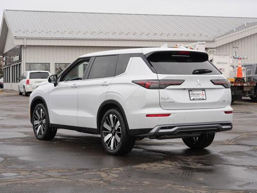2026 Mitsubishi Outlander SE