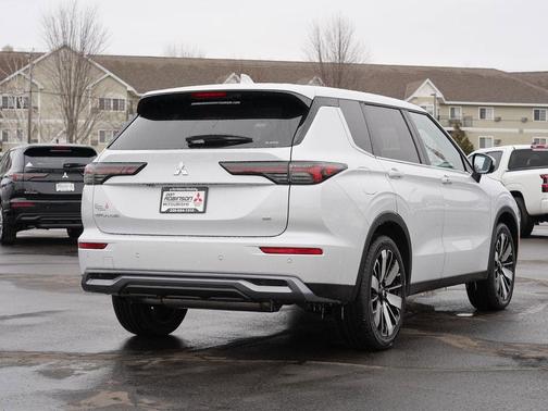 2026 Mitsubishi Outlander SE