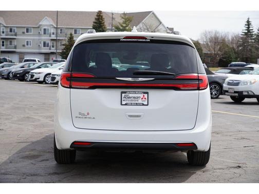 2022 Chrysler Pacifica Touring-L