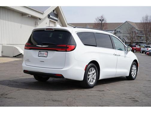 2022 Chrysler Pacifica Touring-L