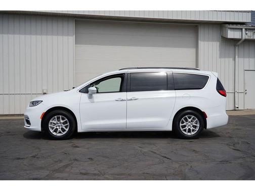 2022 Chrysler Pacifica Touring-L