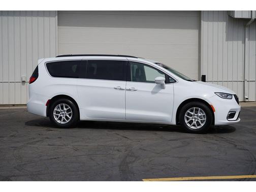 2022 Chrysler Pacifica Touring-L