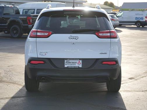 Bright White Clearcoat 2018 Jeep Cherokee Latitude