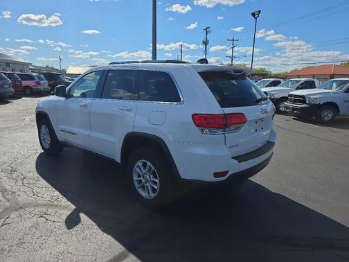 Bright White Clearcoat 2019 Jeep Grand Cherokee Laredo E