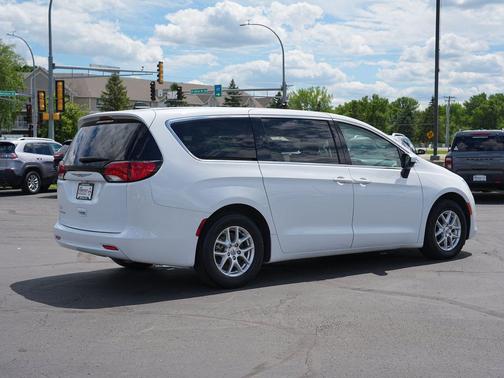 Bright White Clearcoat 2021 Chrysler Voyager LX