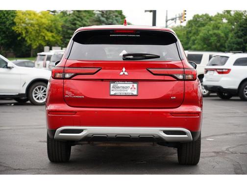 2023 Mitsubishi Outlander SE