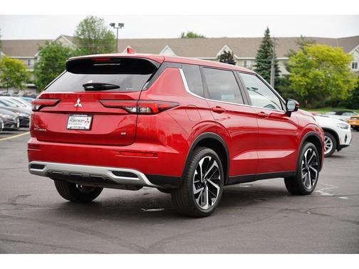 2023 Mitsubishi Outlander SE