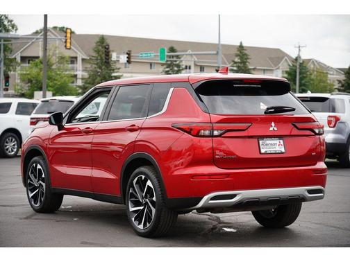 2023 Mitsubishi Outlander SE