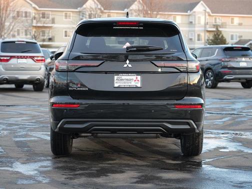 2026 Mitsubishi Outlander ES