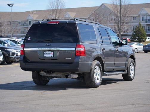 Magnetic Metallic 2016 Ford Expedition XL