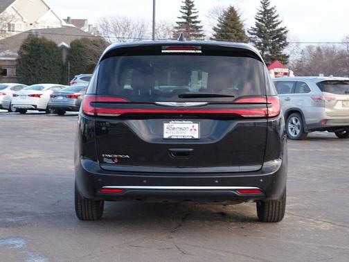 2024 Chrysler Pacifica Touring-L