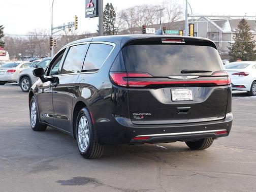 2024 Chrysler Pacifica Touring-L