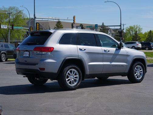Billet Silver Metallic Clearcoat 2019 Jeep Grand Cherokee Laredo E