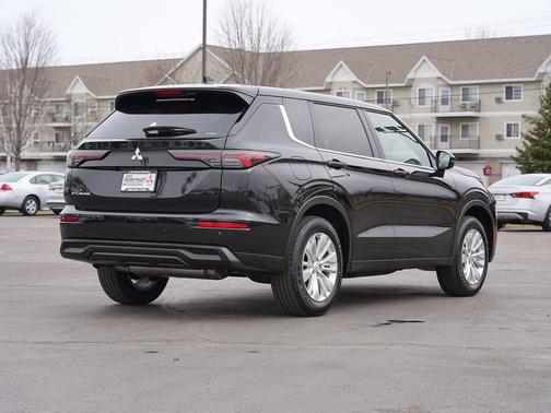 Black Diamond 2026 Mitsubishi Outlander ES