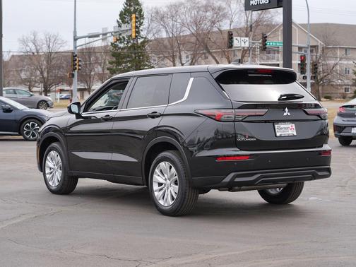 Black Diamond 2026 Mitsubishi Outlander ES