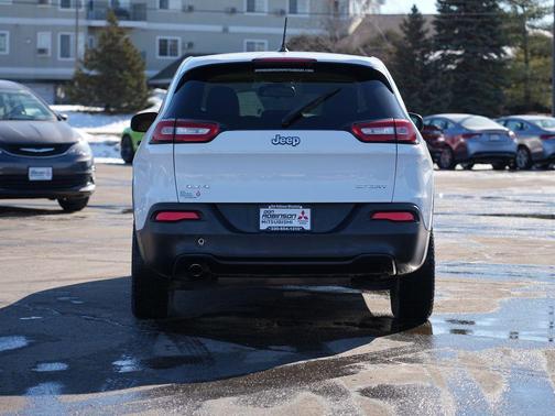 2016 Jeep Cherokee Sport