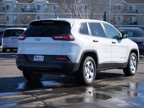 2016 Jeep Cherokee Sport