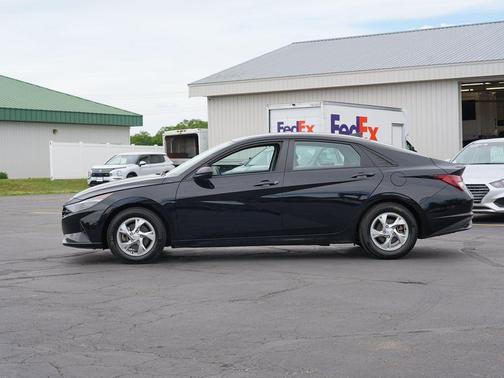 Onyx Black 2023 Hyundai ELANTRA SE
