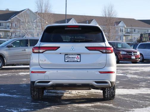 2024 Mitsubishi Outlander SE