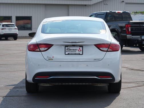 Bright White Clearcoat 2016 Chrysler 200 Limited