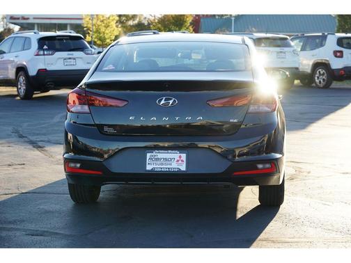 2019 Hyundai ELANTRA SE