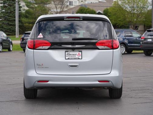 Silver Mist Clearcoat 2024 Chrysler Voyager LX