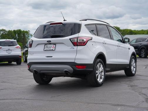 Oxford White 2018 Ford Escape SE