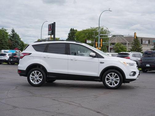 Oxford White 2018 Ford Escape SE