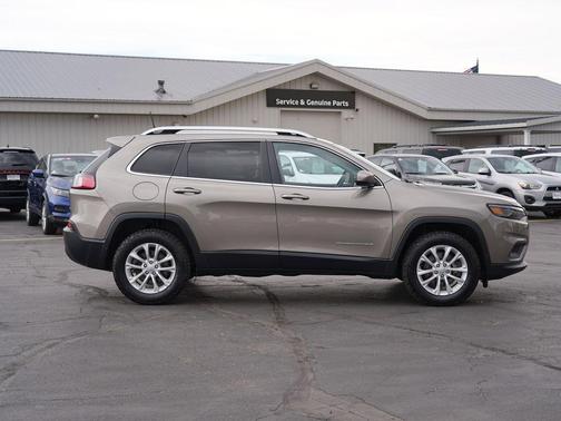 Light Brownstone Pearlcoat 2019 Jeep Cherokee Latitude