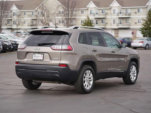 Light Brownstone Pearlcoat 2019 Jeep Cherokee Latitude