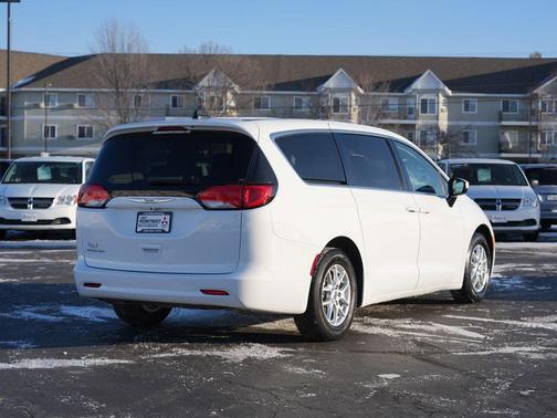 2021 Chrysler Voyager LX