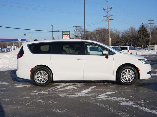 2021 Chrysler Voyager LX