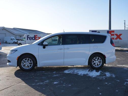 2021 Chrysler Voyager LX