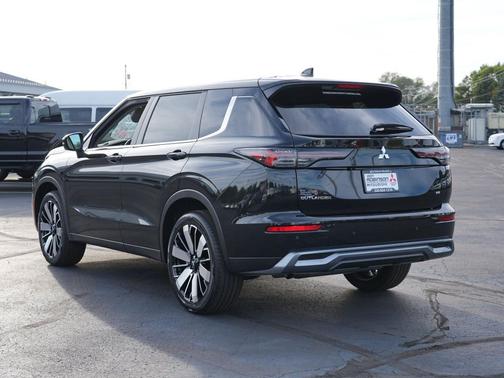 Black Diamond 2026 Mitsubishi Outlander SE