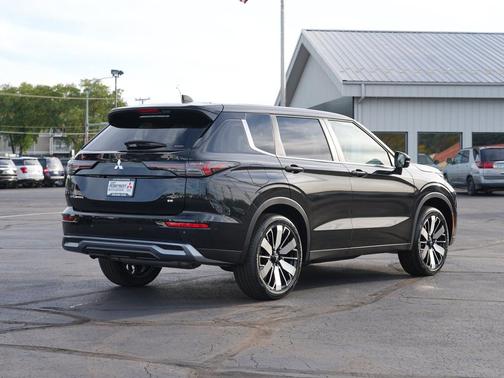 Black Diamond 2026 Mitsubishi Outlander SE