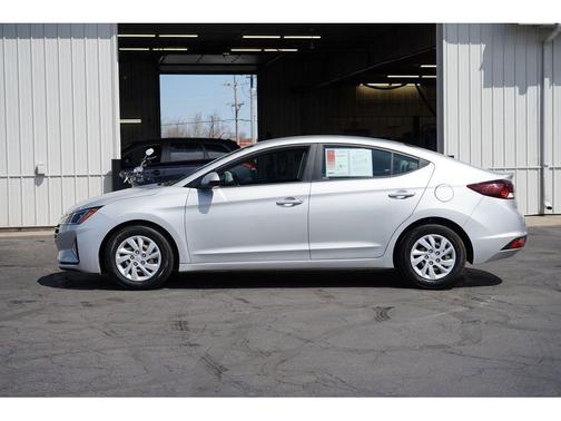 2019 Hyundai ELANTRA SE