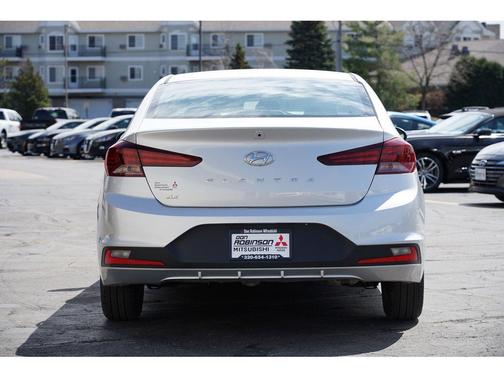 2019 Hyundai ELANTRA SE