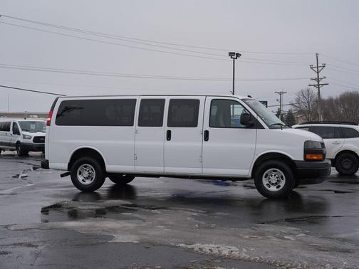 2022 Chevrolet Express 3500 LS