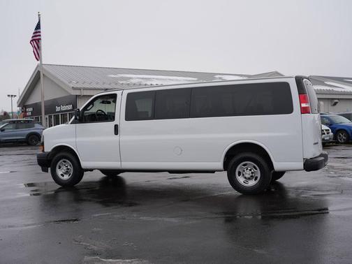 2022 Chevrolet Express 3500 LS