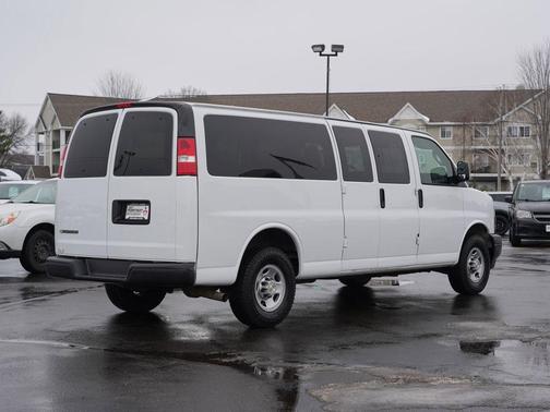 2022 Chevrolet Express 3500 LS