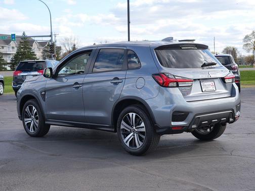 Mercury Gray Metallic 2026 Mitsubishi Outlander Sport 2.0 ES