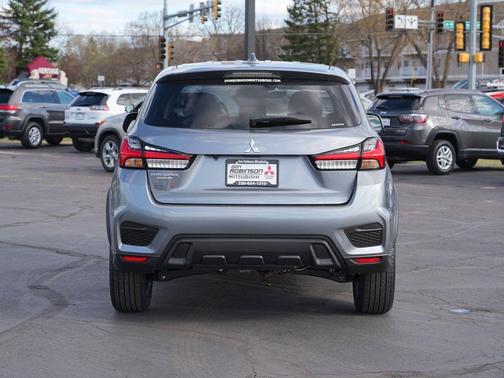 Mercury Gray Metallic 2026 Mitsubishi Outlander Sport 2.0 ES