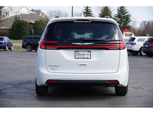 2022 Chrysler Pacifica Touring-L