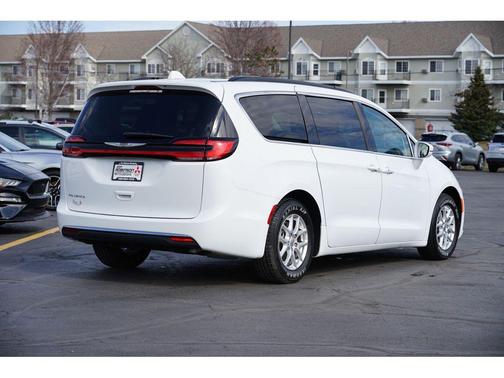 2022 Chrysler Pacifica Touring-L