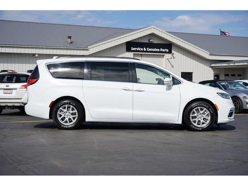 2022 Chrysler Pacifica Touring-L
