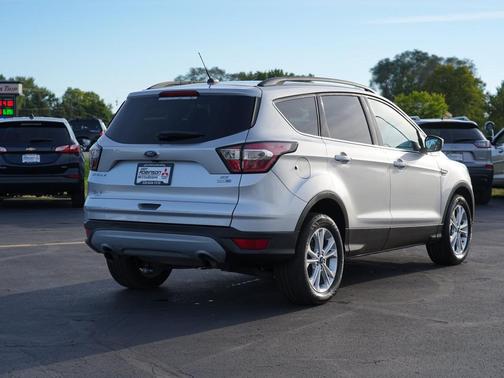 Ingot Silver Metallic 2018 Ford Escape SE