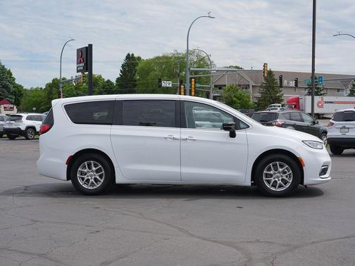 Bright White Clearcoat 2024 Chrysler Pacifica Touring-L