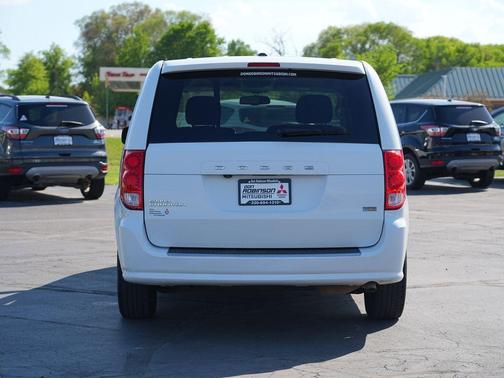 White Knuckle Clearcoat 2017 Dodge Grand Caravan SE