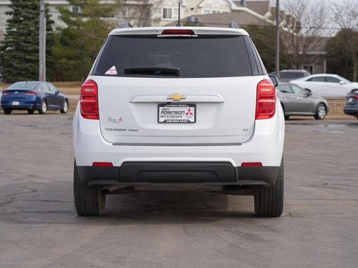 Summit White 2017 Chevrolet Equinox LT